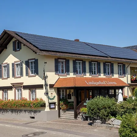 Landgasthof & Brauerei Loewen Sasbach מלון 3*