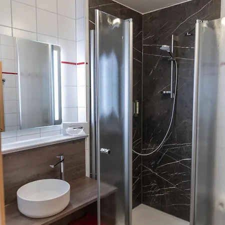 Landgasthof & Brauerei Loewen Sasbach ホテル Sasbach (Ortenau)