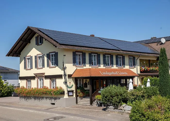 Landgasthof & Brauerei Loewen Sasbach 酒店 3*
